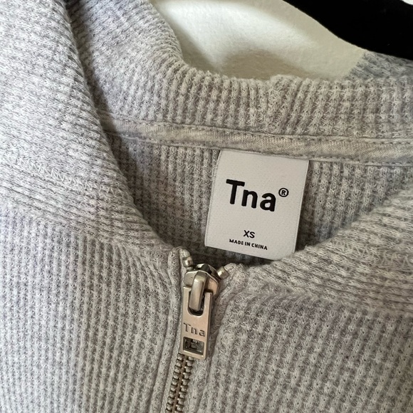 Aritzia TNA the waffle zip cropped hoodie - Picture 4 of 4
